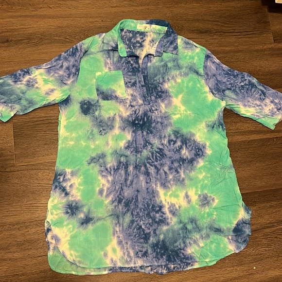 Women’s Tie Dye oversized blouse. Super cute could also be worn as a dress. - Picture 9 of 9